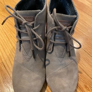 Toms Desert Wedge Size 7